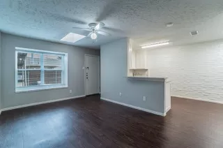 Photo #4: 21154734 Listing