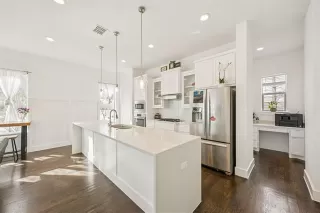 Photo #5: 21156664 Listing 