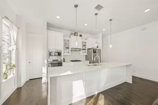 Photo #6: 21156664 Listing 