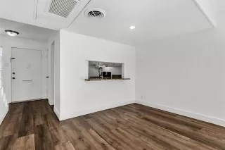 Photo #6: 21157618 Listing 