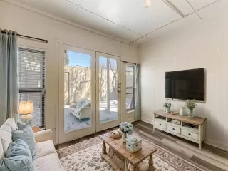 Photo #4: 21158006 Listing