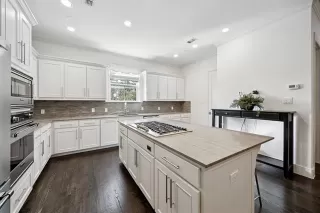 Photo #5: 21158468 Listing