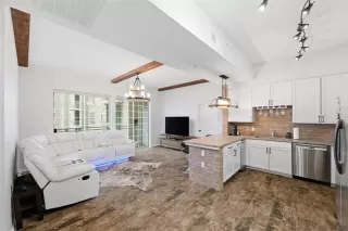 Photo #4: 21159324 Listing