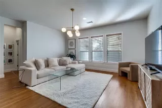 Photo #4: 21159761 Listing