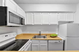 Photo #6: 21159977 Listing