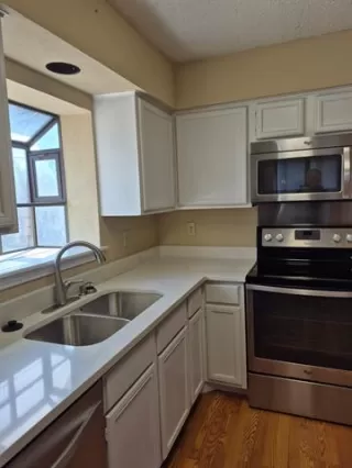 Photo #3: 21160228 Listing