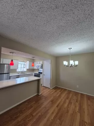 Photo #4: 21160228 Listing