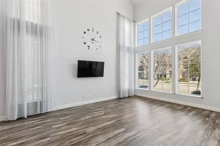 Photo #6: 21160251 Listing