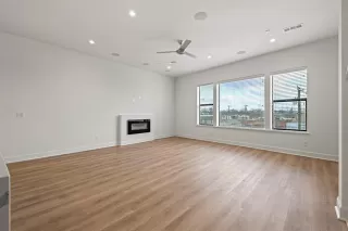 Photo #6: 21160415 Listing