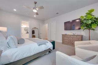 Photo #6: 21160465 Listing