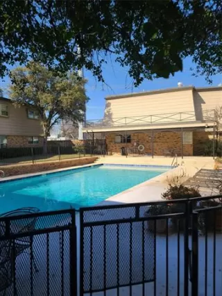 Photo #2: 21160604 Listing 