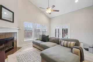 Photo #4: 21160705 Listing