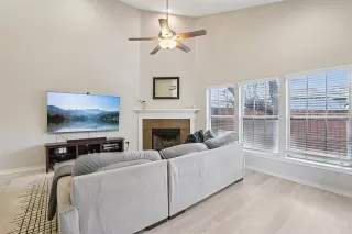 Photo #5: 21160705 Listing