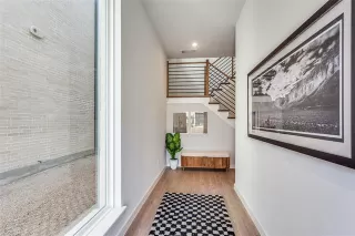 Photo #5: 21160733 Listing