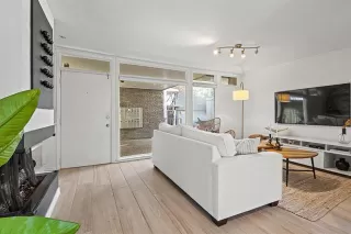 Photo #5: 21160809 Listing 