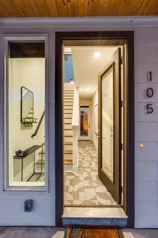 Photo #4: 21160994 Listing