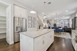 Photo #4: 21161736 Listing