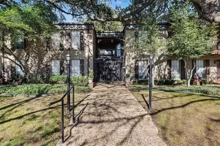 More Details about MLS # 21162040 : 4205 AVONDALE AVENUE #104