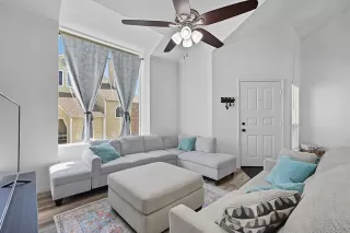 Photo #5: 21162054 Listing