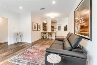 Photo #2: 21162136 Listing 