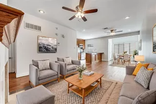 Photo #4: 21162383 Listing