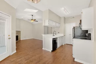 Photo #6: 21162694 Listing 