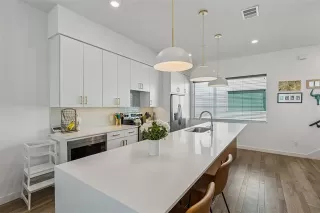 Photo #5: 21163088 Listing