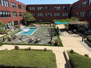 Photo #3: 21163109 Listing