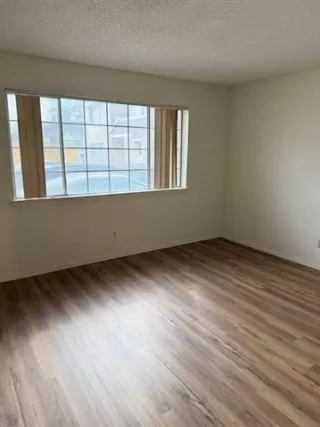 Photo #5: 21164052 Listing