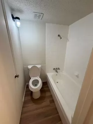 Photo #6: 21164052 Listing