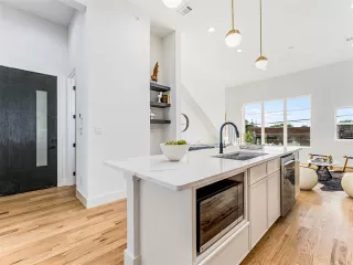 Photo #3: 21165119 Listing