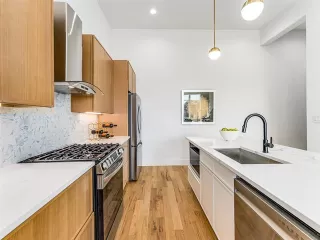 Photo #5: 21165119 Listing