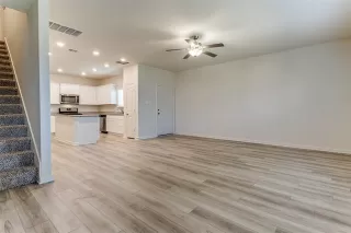 Photo #5: 21165426 Listing