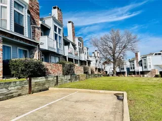 More Details about MLS # 21165431 : 3410 COUNTRY CLUB W DRIVE #192