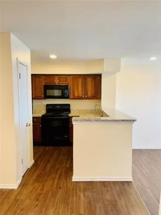 Photo #5: 21165431 Listing