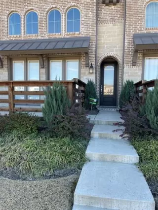 Photo #2: 21165908 Listing