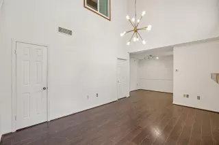 Photo #4: 21166107 Listing