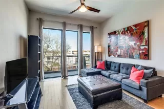 Photo #4: 21167132 Listing