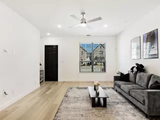 Photo #5: 21167800 Listing