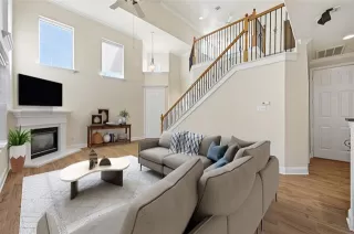 Photo #3: 21168183 Listing 