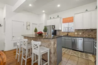 Photo #6: 21168651 Listing 