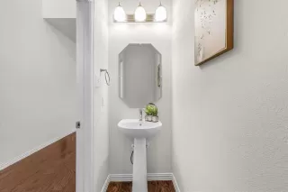 Photo #5: 21168950 Listing