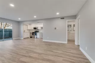 Photo #2: 21169231 Listing 