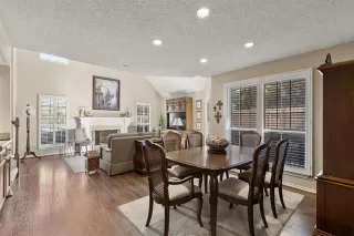 Photo #5: 21169852 Listing 