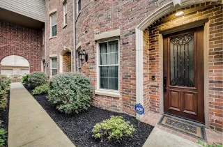 More Details about MLS # 21170112 : 3200 ROSS AVENUE #28