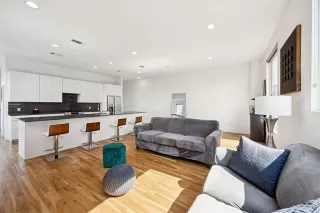 Photo #6: 21171490 Listing 