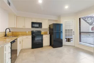 Photo #5: 21171759 Listing 