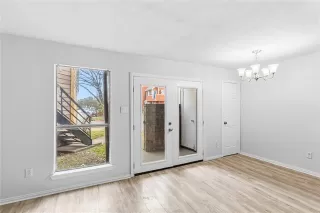 Photo #6: 21176119 Listing