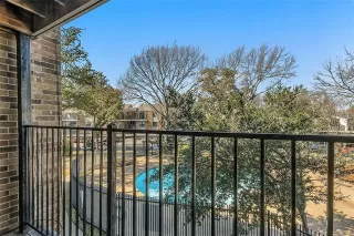 Photo #6: 21176883 Listing