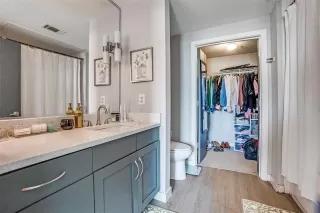 Photo #6: 21177921 Listing